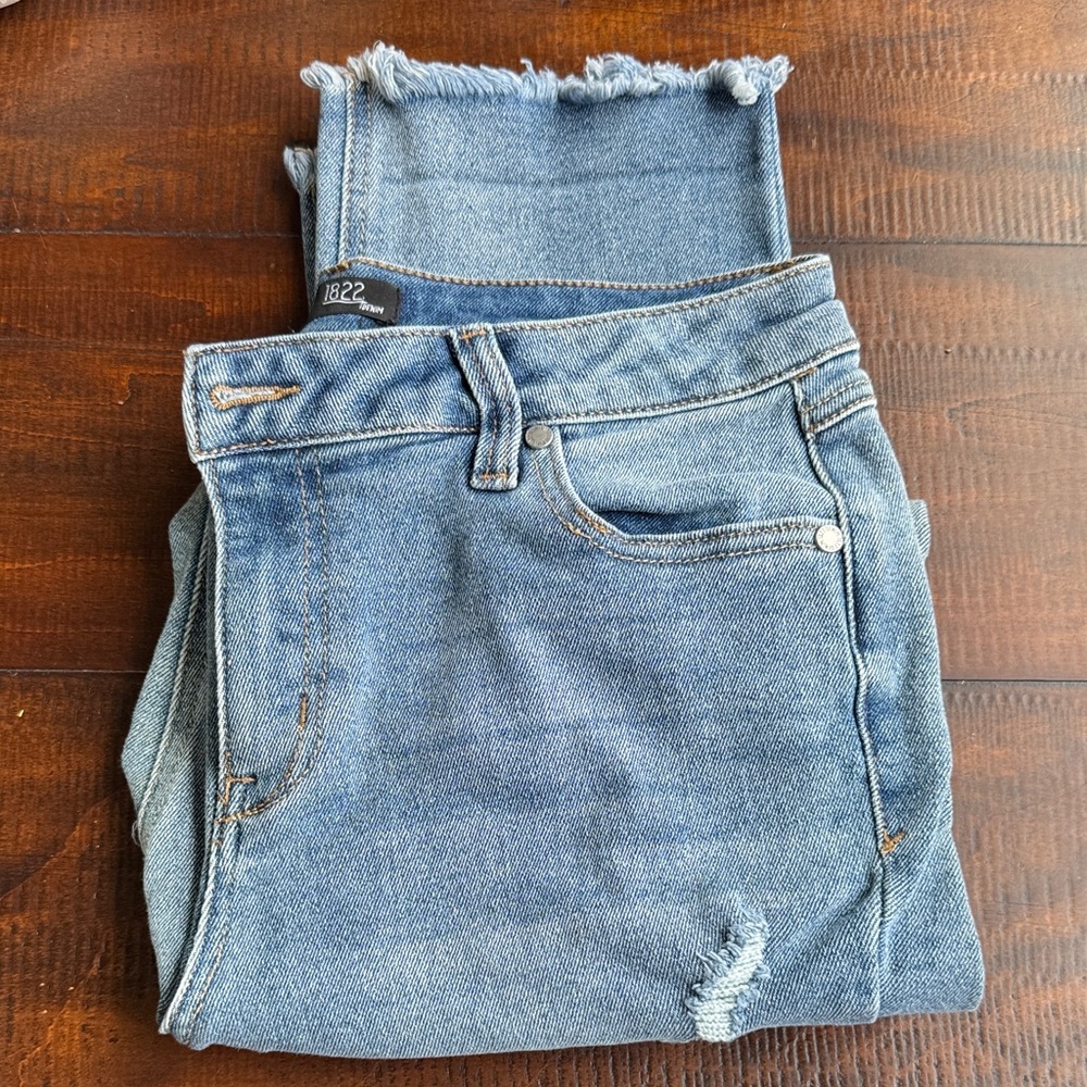 1822 Denim Frayed Hem Cropped Jeans - Blue